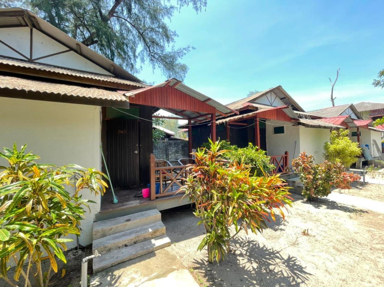 Hotel B'First Chalet Perhentian Island Kampung Kuala Besut Esterno foto