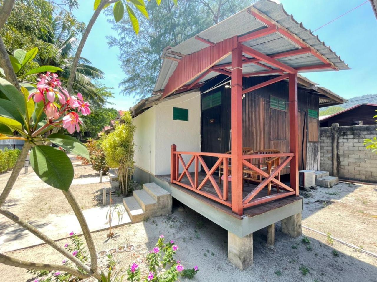 Hotel B'First Chalet Perhentian Island Kampung Kuala Besut Esterno foto